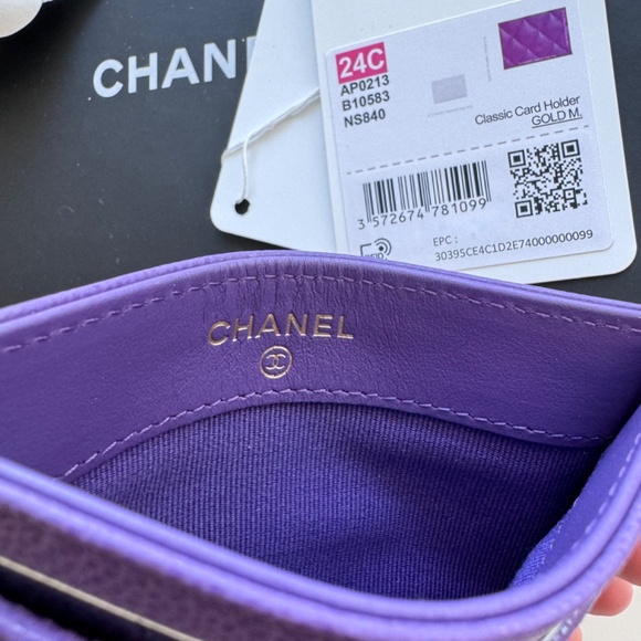 Chanel Card Holder in Caviar Leather with Interlocking CC Logo (BNIB) - Picture 5 of 8